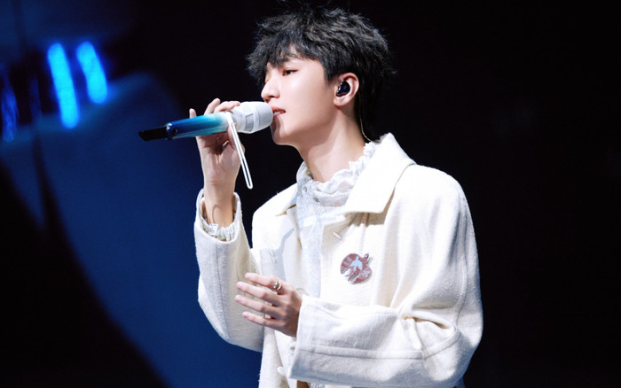 Nam ca sĩ nổi tiếng bị bắt gặp thâu đêm ở quán bar? Ảnh 2