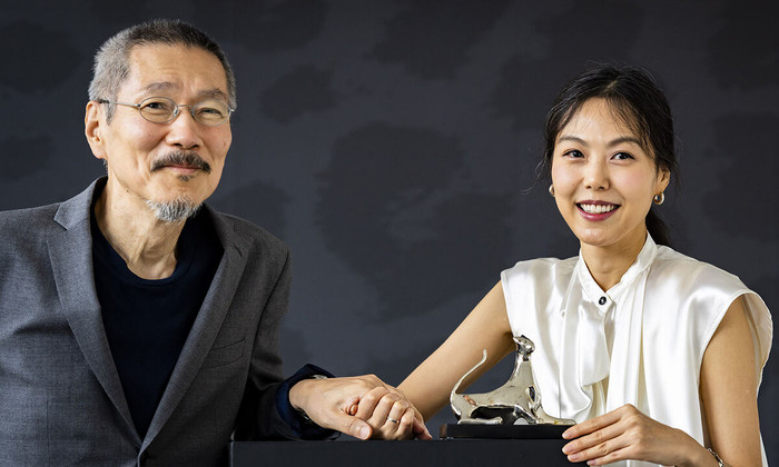 Tài sản của đạo diễn Hong Sang Soo sẽ được chia đều cho Kim Min Hee và con trai cũng như vợ và con của ông? Ảnh: X