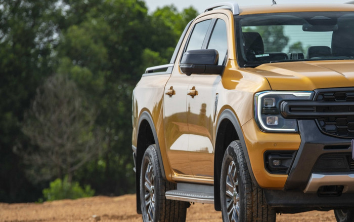 Đang lái xe bán tải thì nghe tiếng động lạ ở phía sau, tài xế sững sờ sau khi kiểm tra Ảnh 2