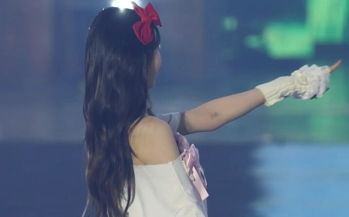 Thành viên IVE để lộ vết bầm kỳ lạ ở cánh tay, người hâm mộ lo lắng Ảnh 2