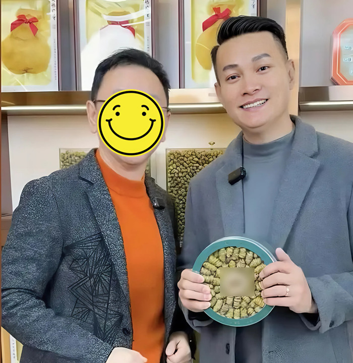 Nam diễn viên 'bén duyên' sang livestream bán hàng để duy trì thu nhập, ổn định kinh tế gia đình. (Sohu)