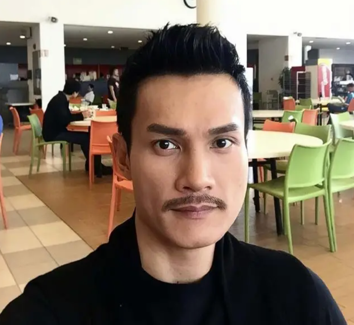 Ở tuổi 50, nam diễn viên Hà Tuấn Hiên có cuộc sống yên bình, hạnh phúc bên cạnh vợ mới. (Ảnh: Sohu)