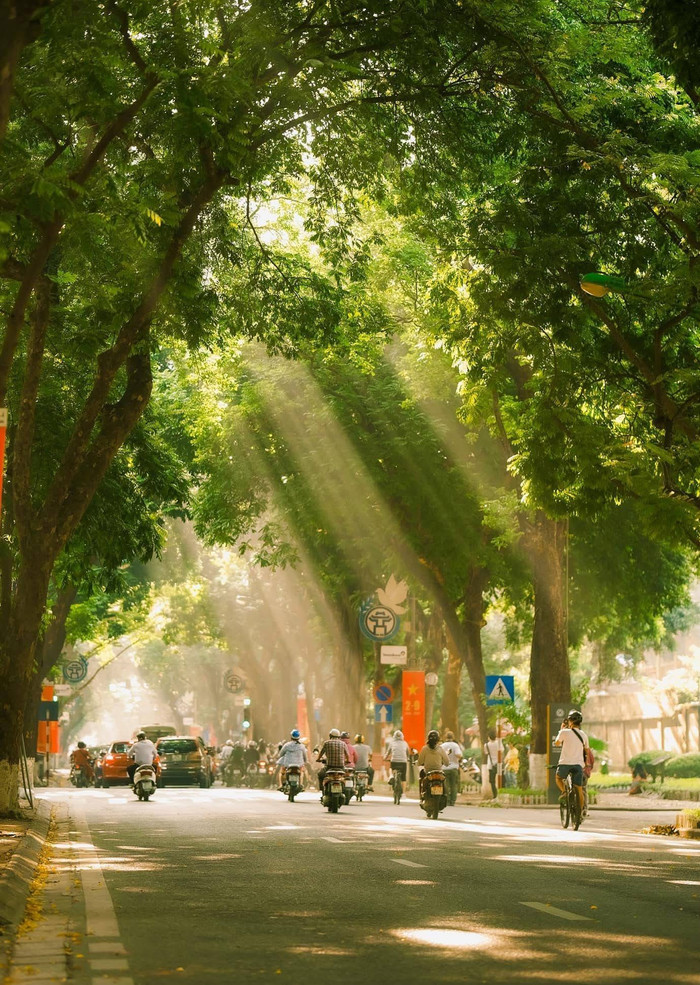 Dự báo thời tiết thành phố Hà Nội trong ngày 10/4: Trời hửng nắng, thời tiết dễ chịu. Tuy nhiên người dân nên chuẩn bị áo mưa, dô khi có ý định ra ngoài đường. Ảnh: Sưu tầm