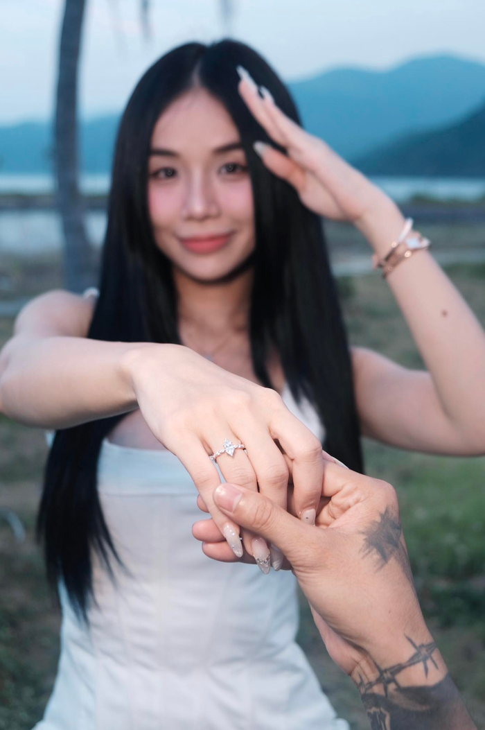 Showbiz 24h: Vợ cũ Hoài Lâm xác nhận tin vui vào tối 30/4. Ảnh: FBNV