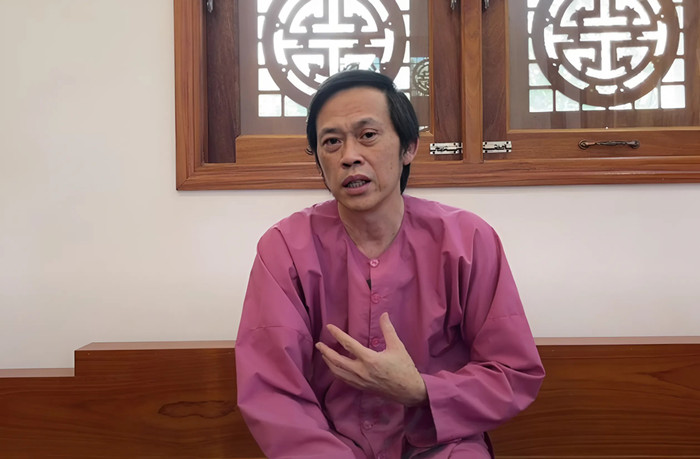 Hoài Linh từng phải lên tiếng xin lỗi và giải thích vì chậm trễ trong việc giải ngân tiền từ thiện. 