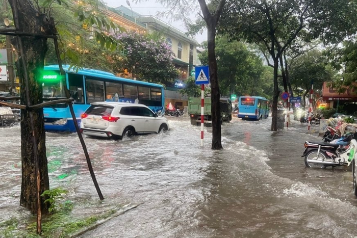 Dự báo thời tiết Hà Nội ngày 11/5: Người dân nên chú ý khi có ý định ra ngoài đường. Ảnh: Sưu tầm