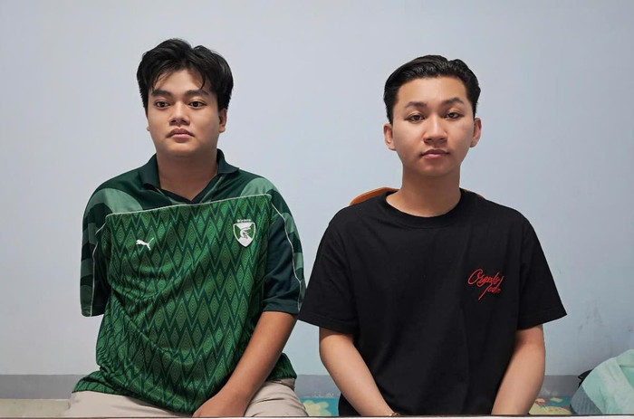 Nguyễn Hoàng Khang (trái) và Phan Anh Duy tại cơ quan Công an. Ảnh: Báo Công an Đà Nẵng