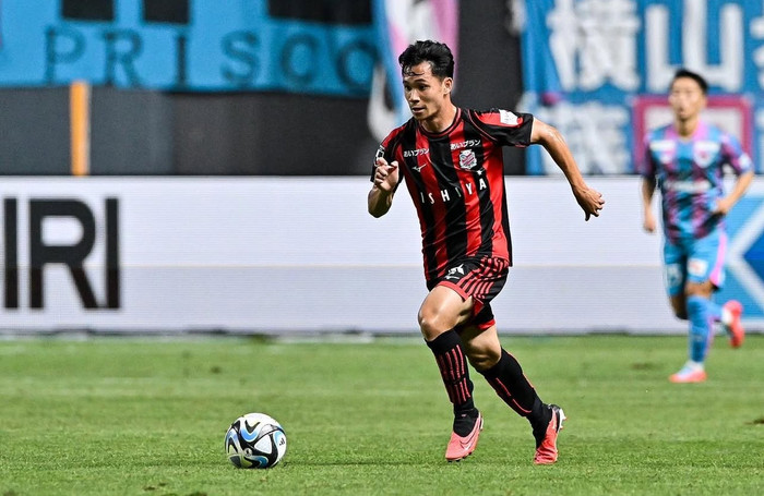 Supachok Sarachat có lẽ đang đếm ngược ngày rời Nhật Bản để trở lại Thai League, trong một kịch bản buồn đến tột cùng với ngôi sao từng được kỳ vọng lớn tại J-League.