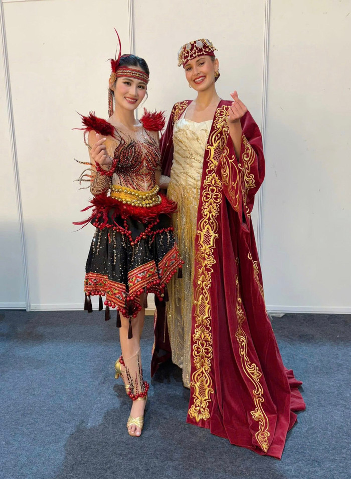 Hoa hậu Ý Nhi tại phần thi Dance Of The World. (Ảnh: FBNV)