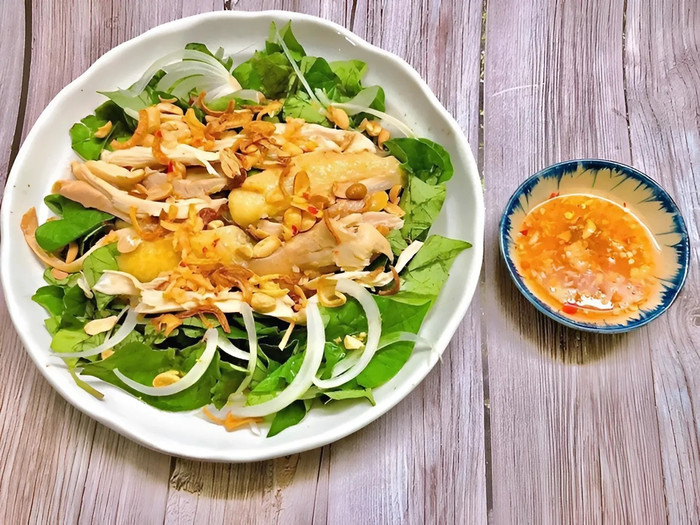 Gỏi gà rau diếp. (Ảnh minh họa)