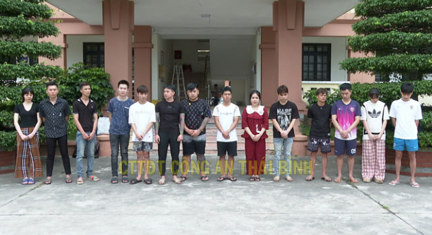 Nhóm đối tượng lừa đảo tại Cơ quan Công an. Ảnh: Công an tỉnh Thái Bình