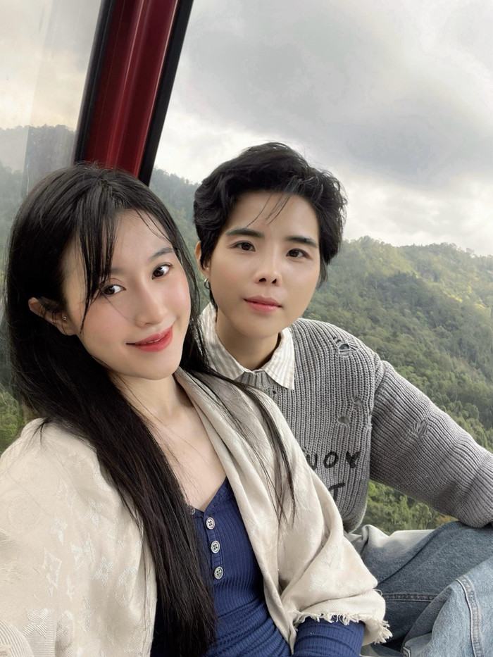 Những khoảnh khắc ngọt ngào giữa Vũ Cát Tường và bạn đời được nhiều người 'thả tim' nhiệt tình. (Ảnh FBNV)