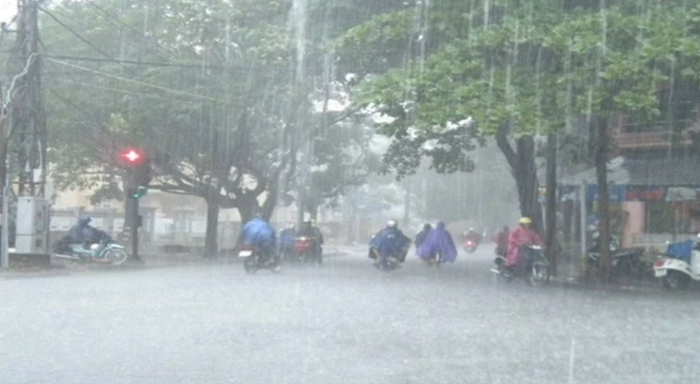 Thời tiết thành phố Hà Nội trong ngày 12/5: Người dân nên chú ý khi có ý định ra ngoài đường. Ảnh: Sưu tầm