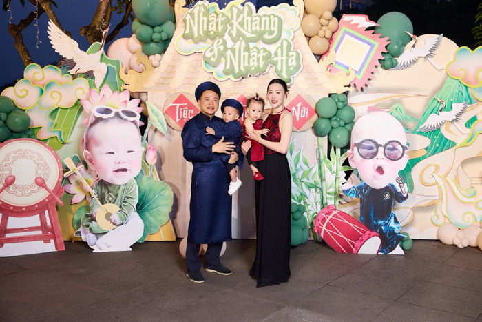 Showbiz 24h: Phương Oanh và Shark Bình cho cặp song sinh ăn diện đáng yêu trong tiệc thôi nôi. Ảnh: FBNV