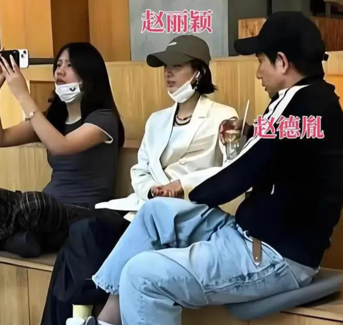 Showbiz 24h: Triệu Lệ Dĩnh từng được bắt gặp đi hẹn hò, gặp gỡ Triệu Đức Dân. Ảnh: Sưu tầm