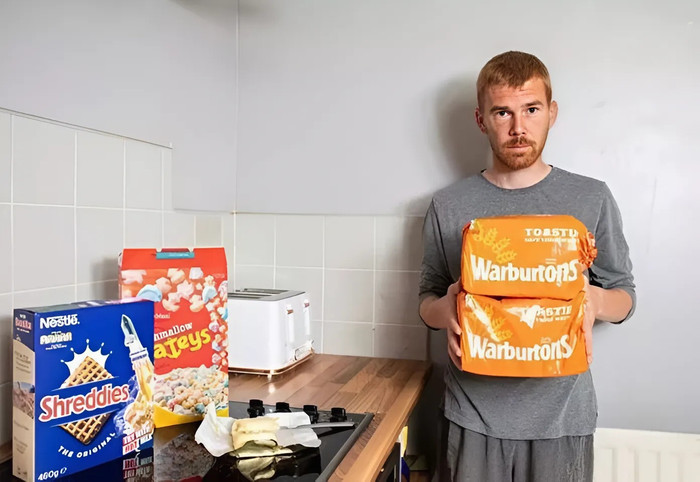 Người đàn ông mắc bệnh hiếm gặp, chỉ ăn được bánh mì và ngũ cốc Ảnh 1