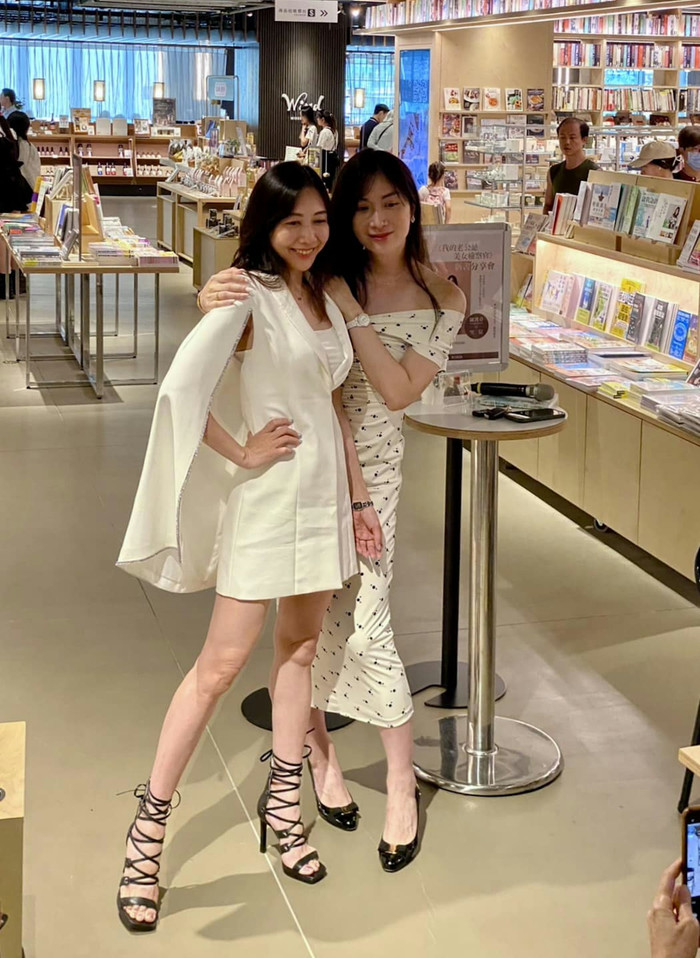 Trần Hán Chương và người vợ hiện tại của mình.