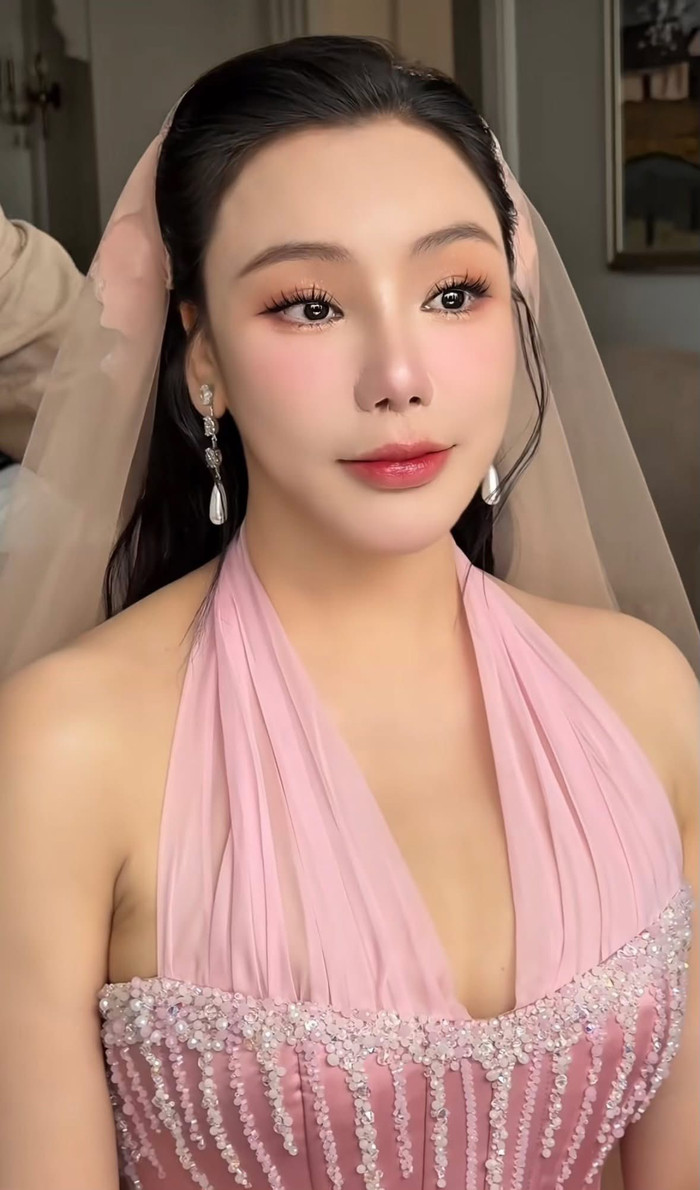 Showbiz 24h: Hồ Quỳnh Hương lộ rõ niềm hạnh phúc trong ngày trọng đại. Ảnh: Sưu tầm