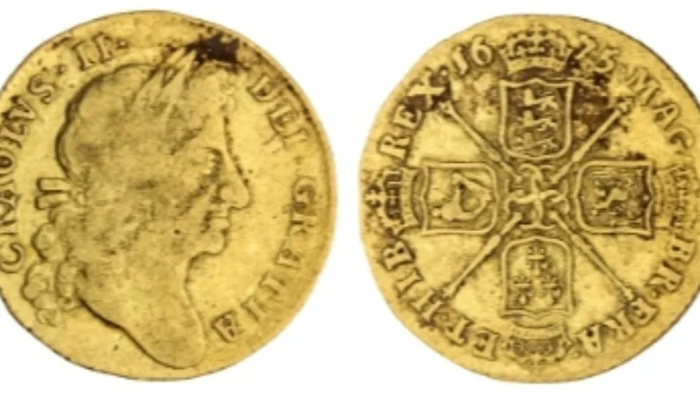 Cặp vợ chồng tìm thấy 24 tỷ đồng khi đang xây lại nhà bếp Ảnh 3