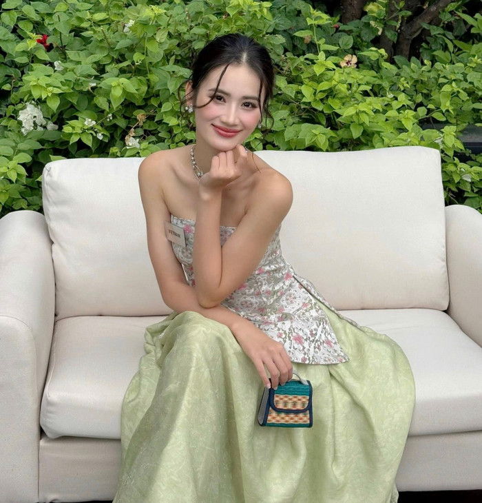 Từng phần thể hiện của Hoa hậu Ý Nhi tại quốc tế đều khá tròn trịa, khiến công chúng phần nào yên tâm. (Ảnh: FBNV)