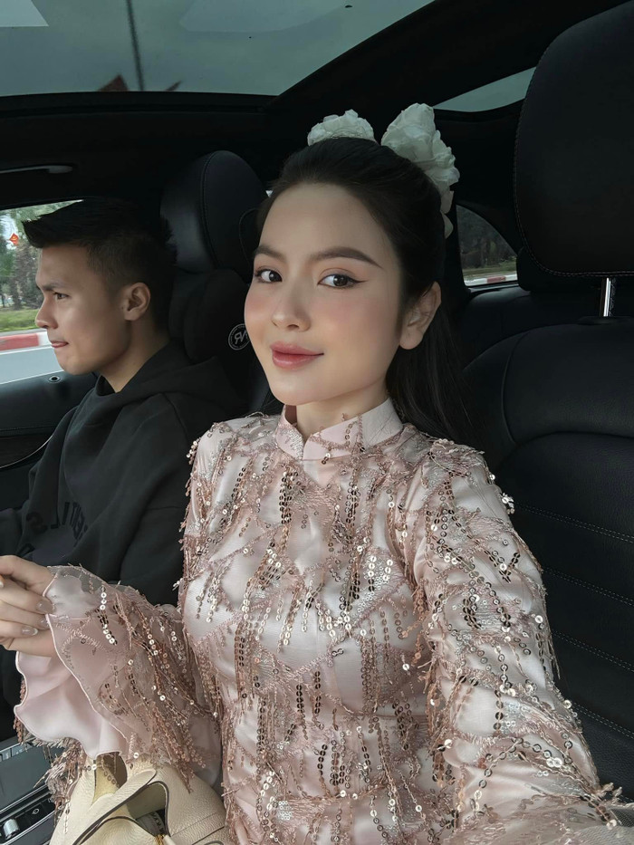 Quang Hải và Chu Thanh Huyền nhận về nhiều sự quan tâm, yêu mến của khán giả khi về chung một nhà. Ảnh: FBNV