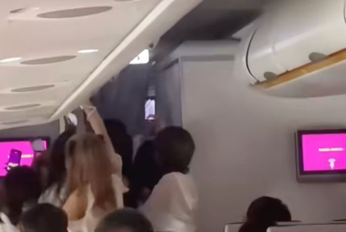 Fan cuồng náo loạn chuyến bay, truy đuổi thần tượng bất chấp cảnh báo an toàn Ảnh 2