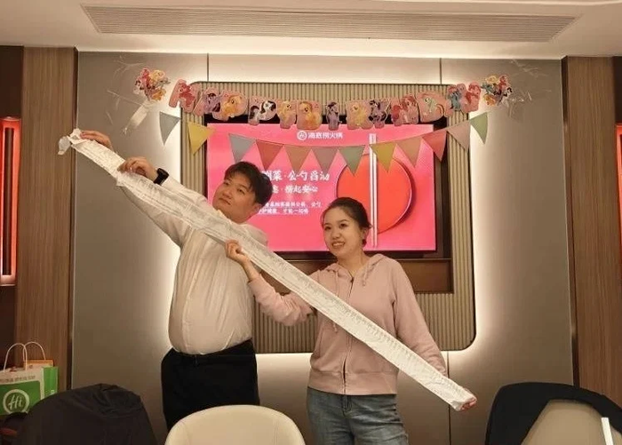 Cặp đôi tổ chức đám cưới ở nhà hàng lẩu, khoe hóa đơn dài 2 mét khiến ai cũng choáng Ảnh 3