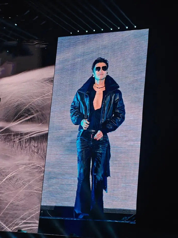 Tạ Đình Phong gặp sự cố trước hàng ngàn khán giả, cách xử lý khiến ai cũng bất ngờ Ảnh 5