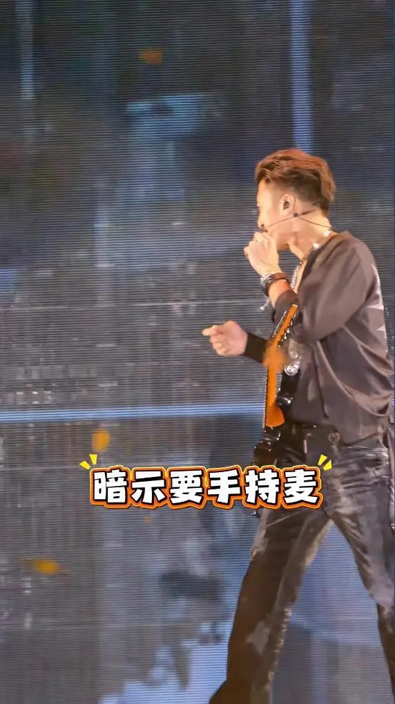 Tạ Đình Phong gặp sự cố trước hàng ngàn khán giả, cách xử lý khiến ai cũng bất ngờ Ảnh 3