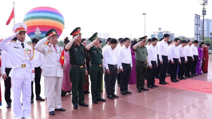 Lễ chào cờ tại Quảng trường Hồ Chí Minh. Ảnh: Pháp luật TP.HCM