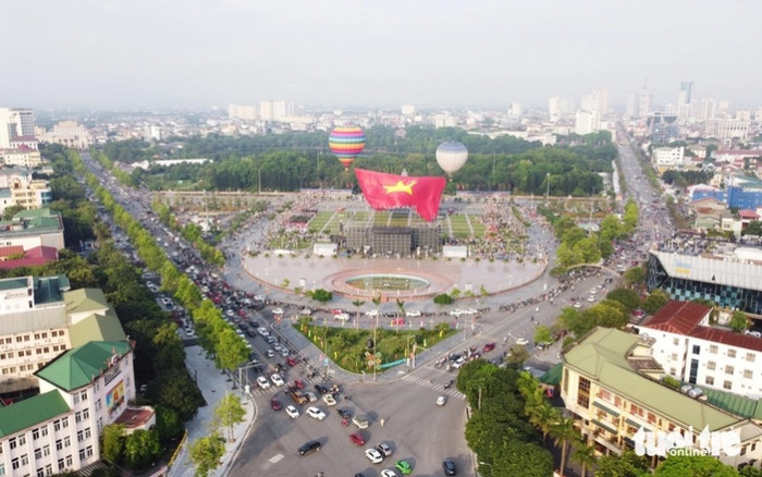 Dự kiến lá cờ sẽ bay trên 10-14 tỉnh thành phố trên bầu trời Việt Nam gắn với những ngày lễ kỷ niệm trọng đại trong năm 2025. Ảnh: Tuổi Trẻ online