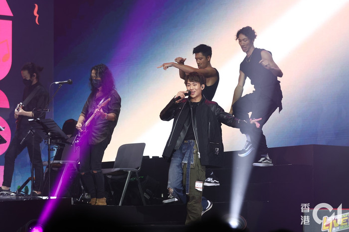 Nam ca sĩ bất ngờ tuyên bố rút lui khỏi showbiz, người hâm mộ tiếc nuối Ảnh 1