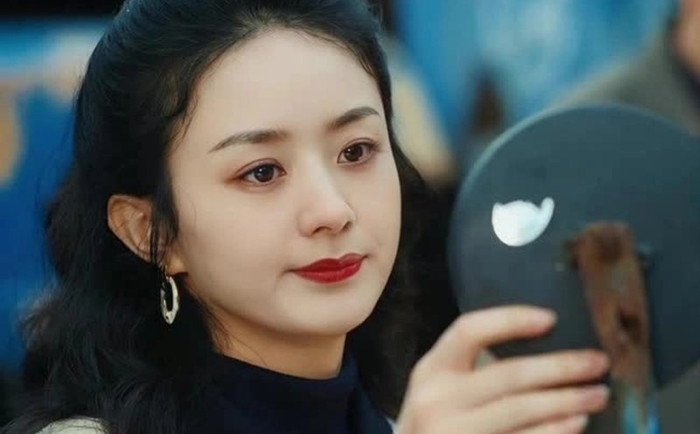 Triệu Lệ Dĩnh trong năm 2025 tiếp tục thử sức với thể loại chính kịch (Ảnh: Weibo).