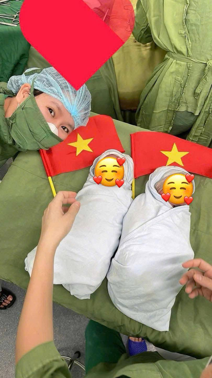 Cặp song sinh chào đời đúng ngày 30/4.