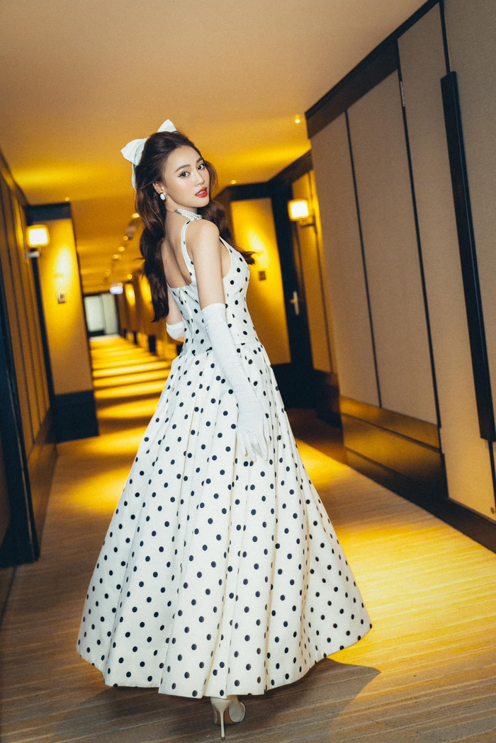 Theo thời gian, nhan sắc của cô ngày một thăng hạng.