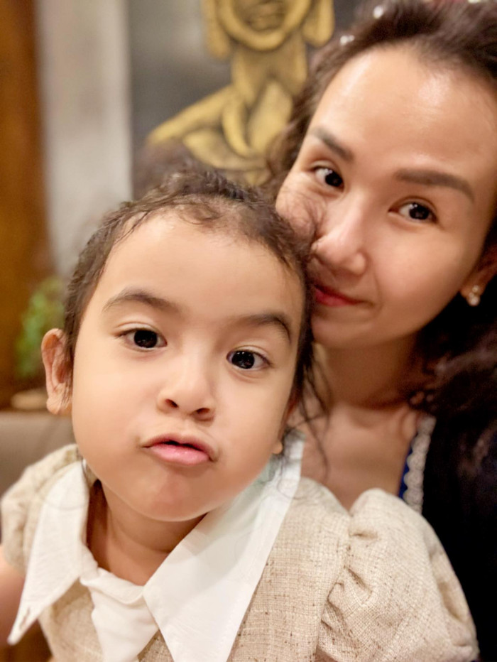 'Phút yếu lòng' của Võ Hạ Trâm khi nhớ 2 con nhận được sự đồng cảm từ nhiều khán giả. (Ảnh FBNV)