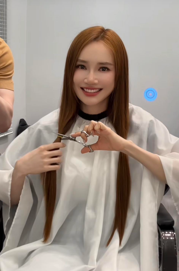 Showbiz 24h: Nhã Phương quyết định hiến tóc gửi tặng bệnh nhân ung thư vào sinh nhật tuổi 35. Ảnh: Chụp màn hình