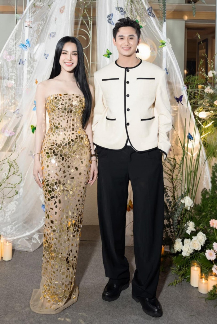 Công chúng cởi mở, ủng hộ tình cảm lệch tuổi của Diệp Lâm Anh và bạn trai kém cô 11 tuổi. (Ảnh FBNV)