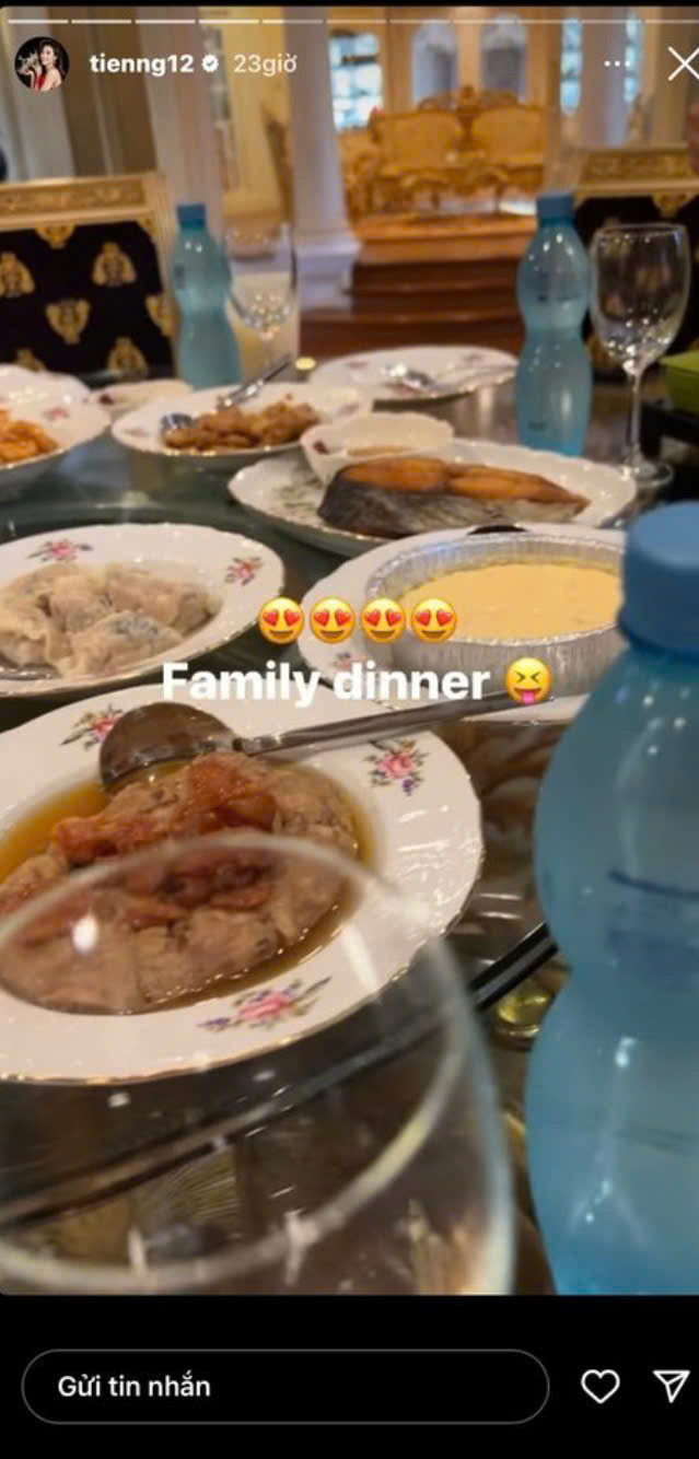 Ông Nawat đã tự tay nấu cho Hoa hậu Thùy Tiên khi cô có dịp ghé thăm nhà riêng của ông. Ảnh: Chụp màn hình