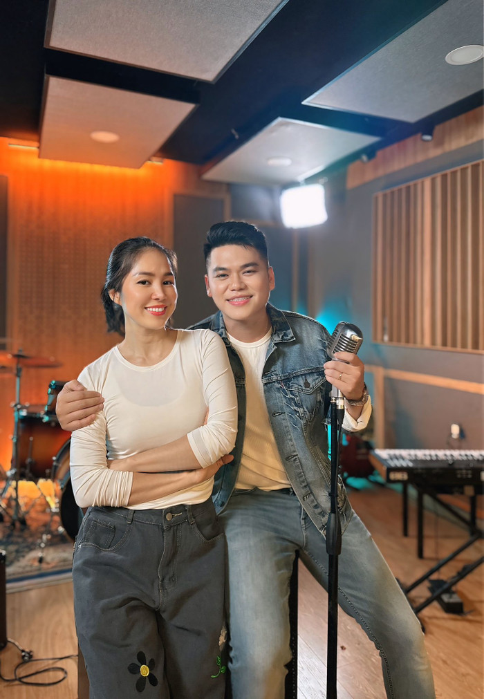 Lê Phương có cuộc sống hạnh phúc bên ông xã Trung Kiên và hai con sau 9 năm kết hôn. (Ảnh: FBNV)