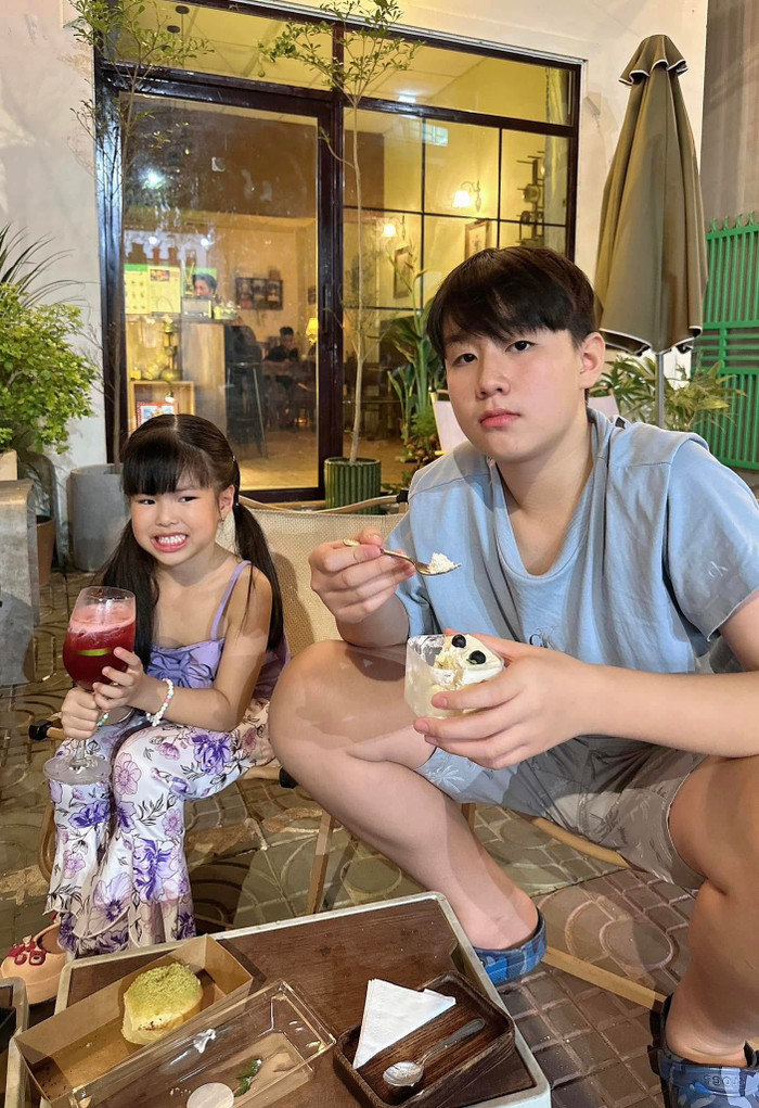 Hai con Lê Phương là Thiên Quân (Cà Pháo, 13 tuổi) và Phạm Hương (Bông, 6 tuổi). (Ảnh: FBNV)