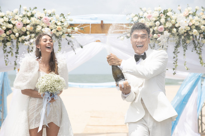 Bùi Tiến Dũng chia sẻ lại ảnh cưới từ ba năm trước. Ảnh: FBNV