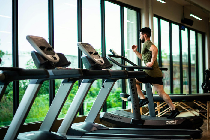 Phòng gym, yoga, cafe rooftop,... và nhiều loại hình khác cũng được tích hợp tại các mô hình staycation ngắn ngày. (Ảnh: Pexels) 