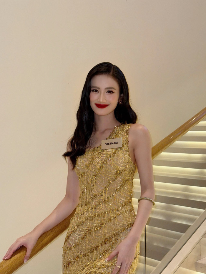 Hoa hậu Ý Nhi lộ rõ dấu hiệu 'đuối sức'. (Ảnh: FBNV) Hoa hậu Ý Nhi lộ rõ dấu hiệu 'đuối sức'. (Ảnh: FBNV)