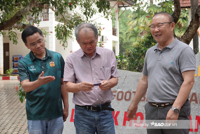 Nghĩa tình HLV Park Hang Seo dành cho bầu Đức Ảnh 3