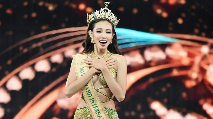 Showbiz 24h: Thùy Tiên nhận danh hiệu 'Gương mặt trẻ Việt Nam tiêu biểu' năm 2021 vào tháng 3 năm 2023. Ảnh: Sưu tầm