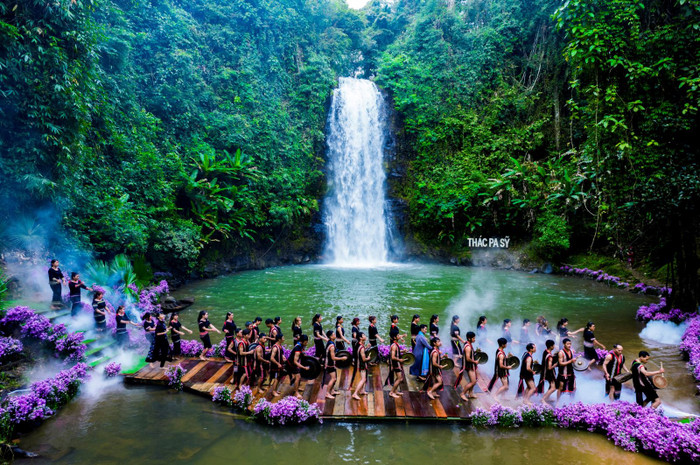 Khu du lịch nổi tiếng với nét giao thoa văn hóa dân tộc vùng Tây Nguyên. (Ảnh: tour du lịch Măng Đen)