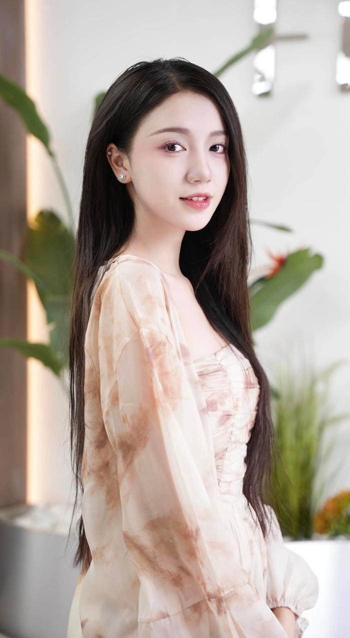 Phong cách thời trang đa dạng giúp Thùy Dương dễ dàng làm mới hình ảnh trong mắt công chúng (Ảnh: Facebook Thùy Dương). 