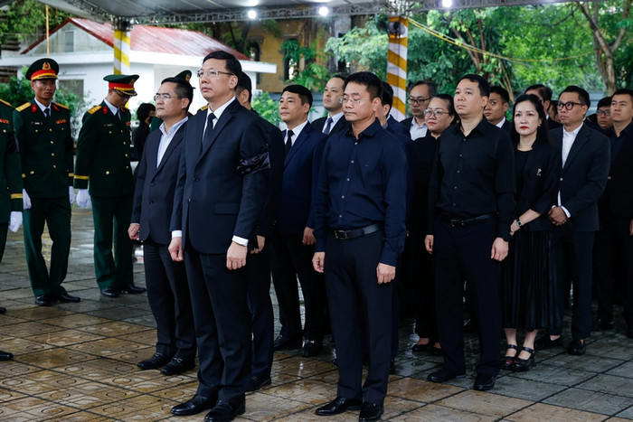 Đoàn Văn phòng Chính phủ viếng đồng chí Trần Đức Lương - Ảnh: VGP/Nhật Bắc