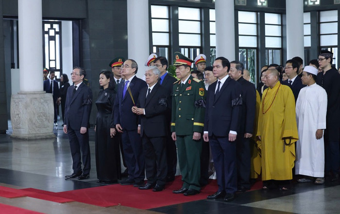 Đoàn Ủy ban Trung ương Mặt trận Tổ quốc Việt Nam do đồng chí Đỗ Văn Chiến, Ủy viên Bộ Chính trị, Chủ tịch Ủy ban Trung ương Mặt trận Tổ quốc Việt Nam làm Trưởng đoàn vào viếng đồng chí Trần Đức Lương - Ảnh: VGP/Nhật Bắc